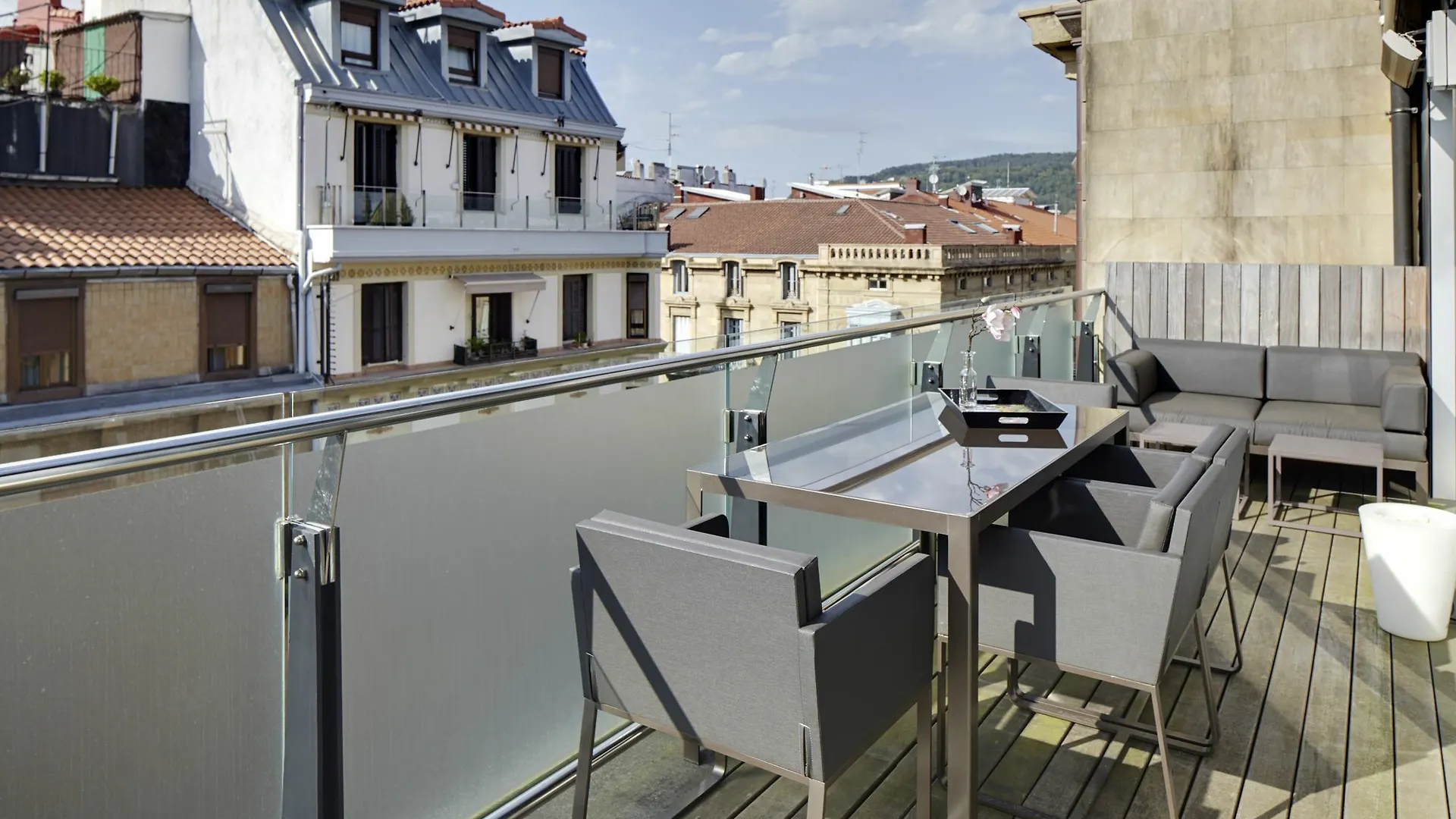 San Martin Terrace Apartment By Feelfree Rentals location